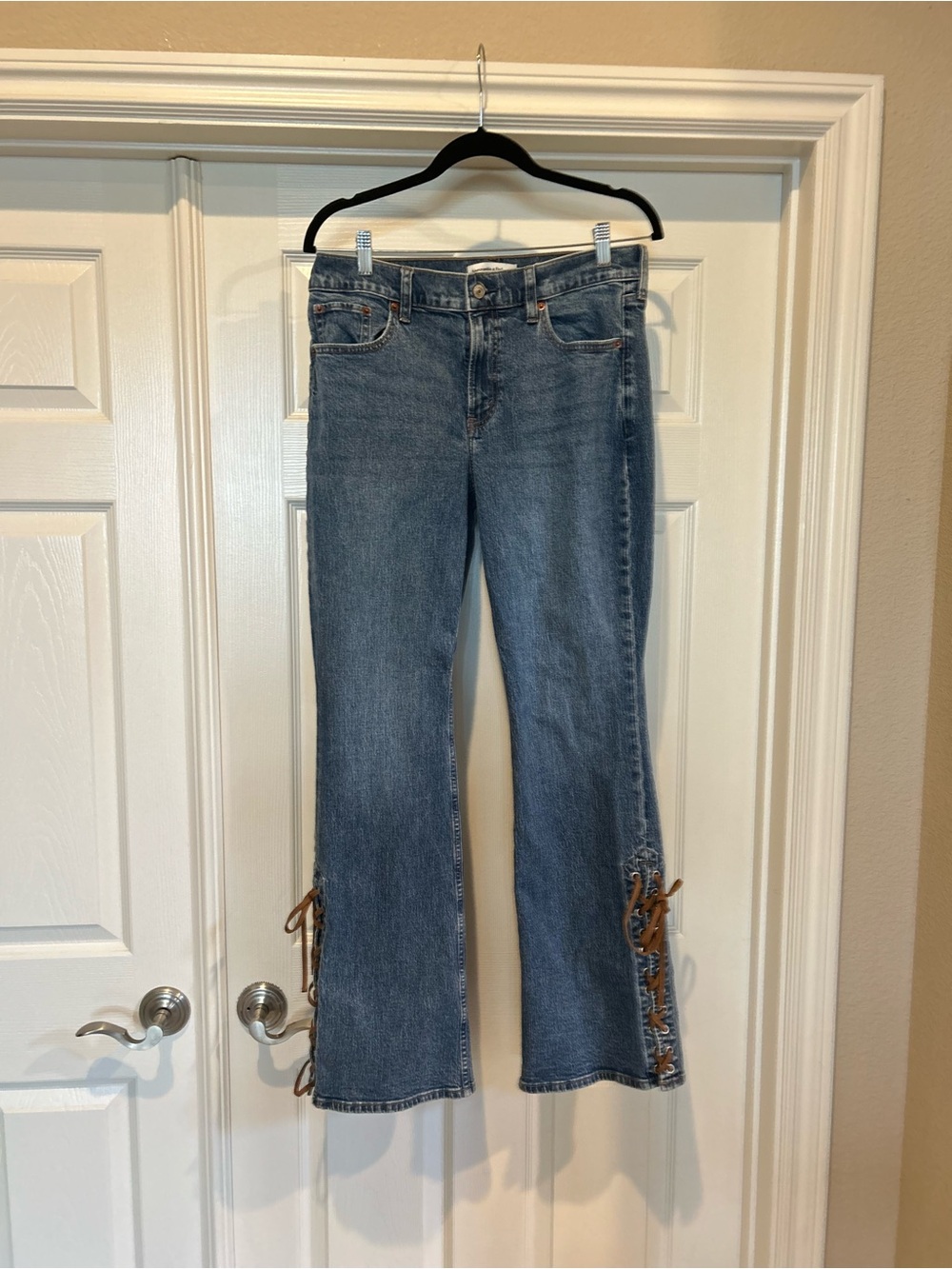 Abercrombie and Fitch Lace-Up Hem Jeans, size 29, EUC